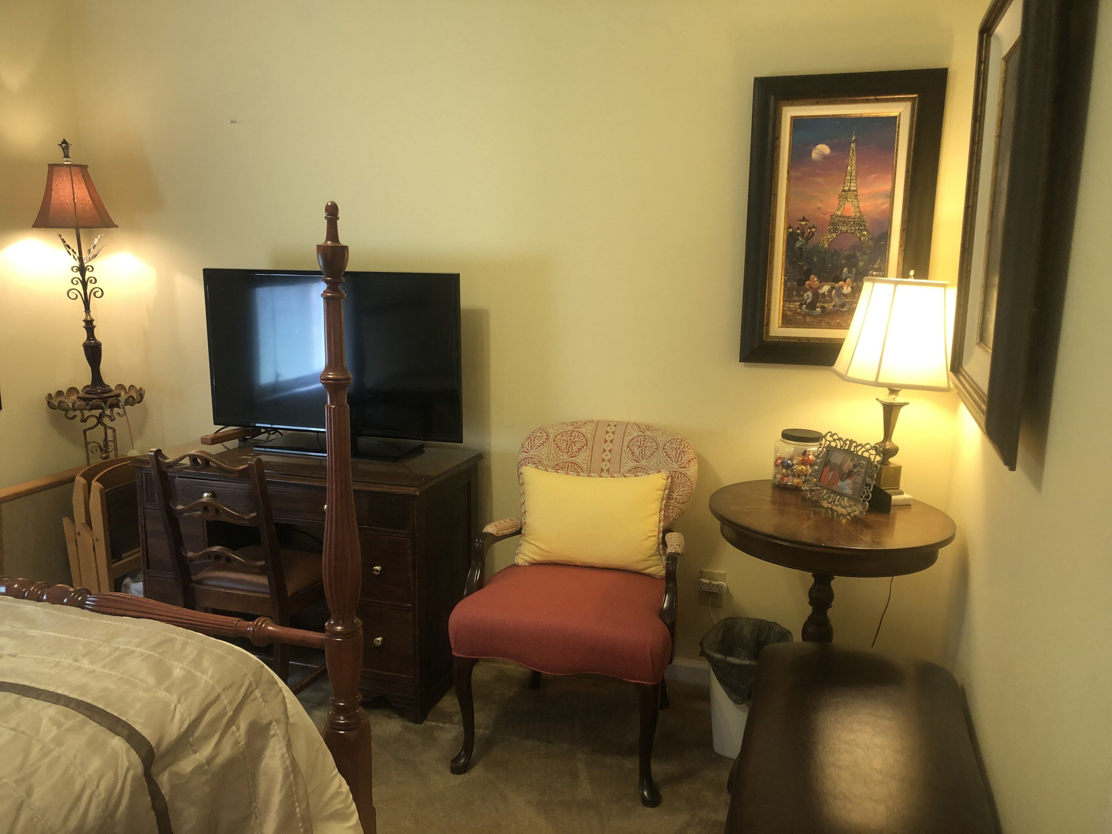 Elon Private Guest Suite : 2 bedroom, Sitting room, bath, laundry