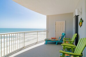 Property grounds - Luxury Beachfront condo with Spacious Balcony! (Island Royale Gulf Shores)