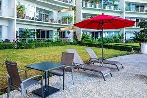 Outdoor dining - AlilaHolidays - Paramount Bay - 308 Peaceful Luxury View 2 BR (Amapas - Conchas Chinas)