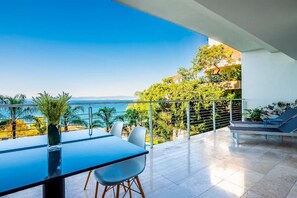 Outdoor dining - AlilaHolidays - Paramount Bay - 308 Peaceful Luxury View 2 BR (Amapas - Conchas Chinas)