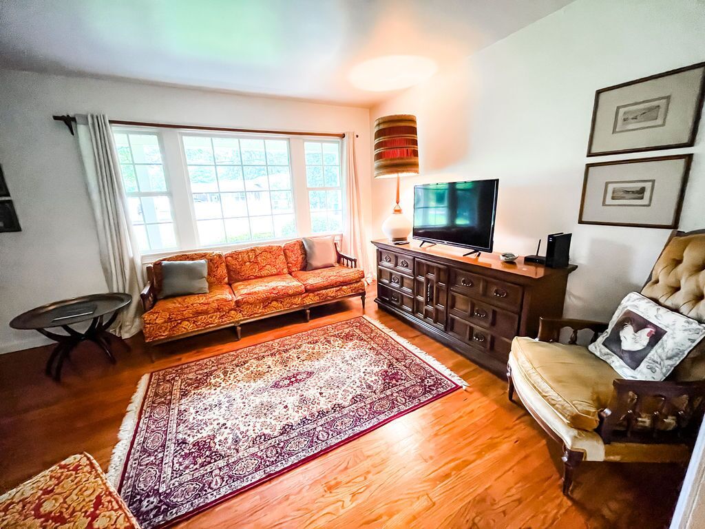 Entire 3B/3B Near UGA Campus in Quiet Neighborhood