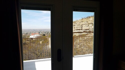 Canyon Vista Home, exclusive neighborhood with magnificent views of White Sands