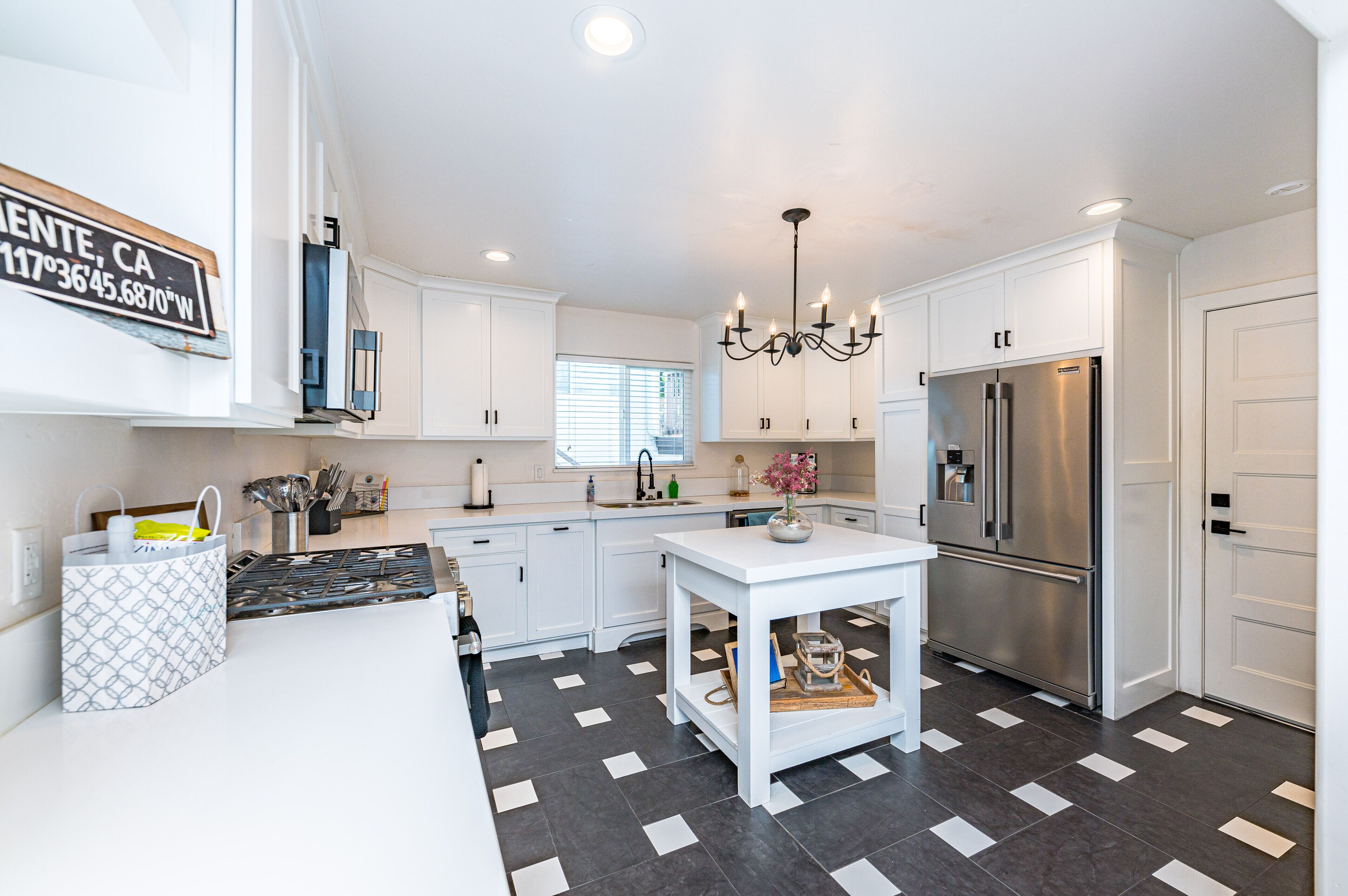 San Clemente Beach House is only a 5min Walk To The Pier, Beach, And Restaurants