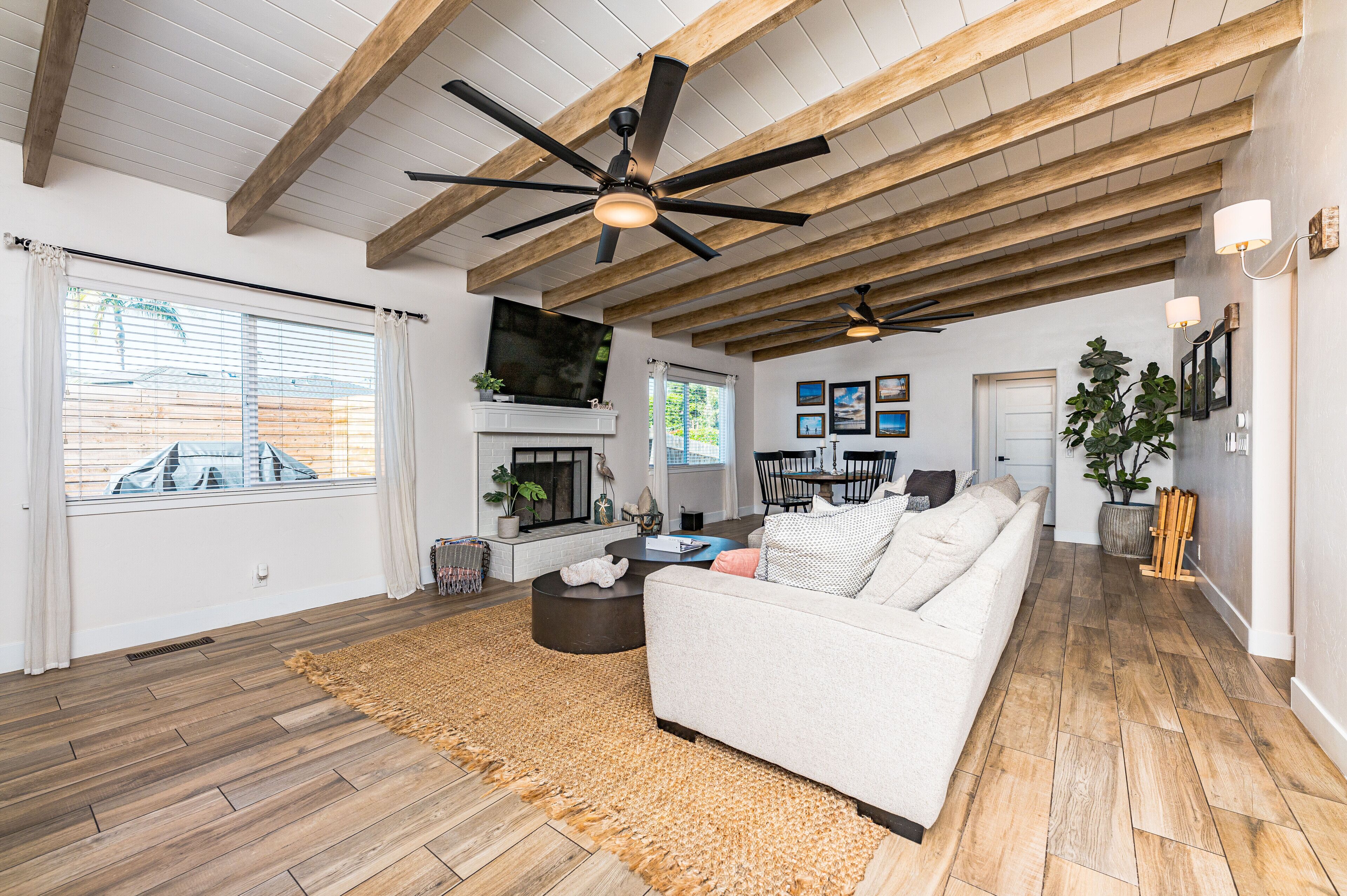 San Clemente Beach House is only a 5min Walk To The Pier, Beach, And Restaurants