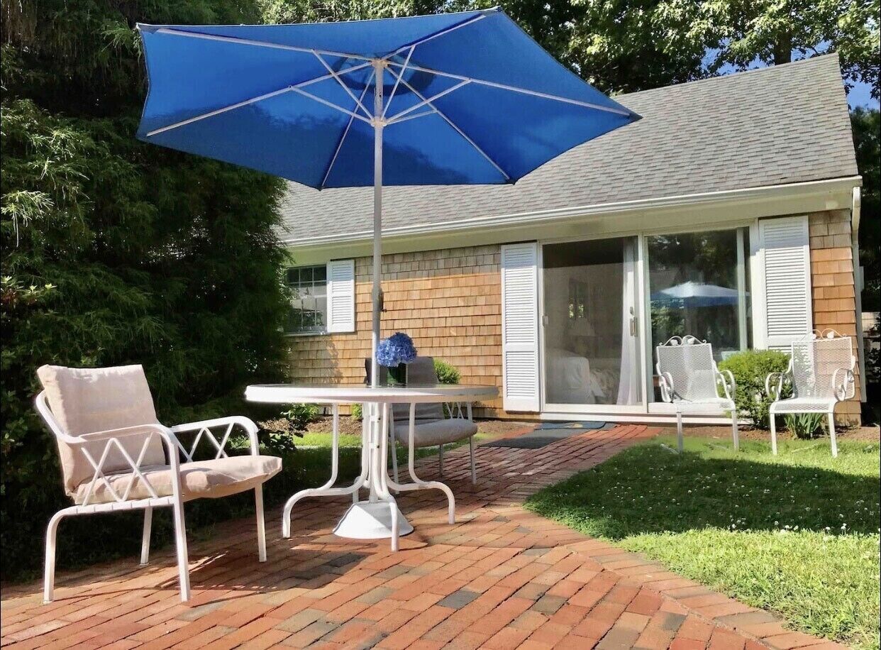 Hamptons private guest cottage