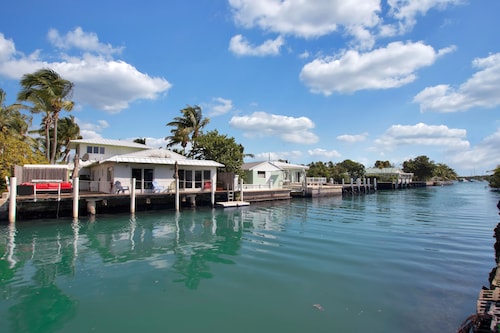 Keyz Style 3BR/3B  Heated Pool, 50' ft dock w/ deep access to Atlantic and Gulf