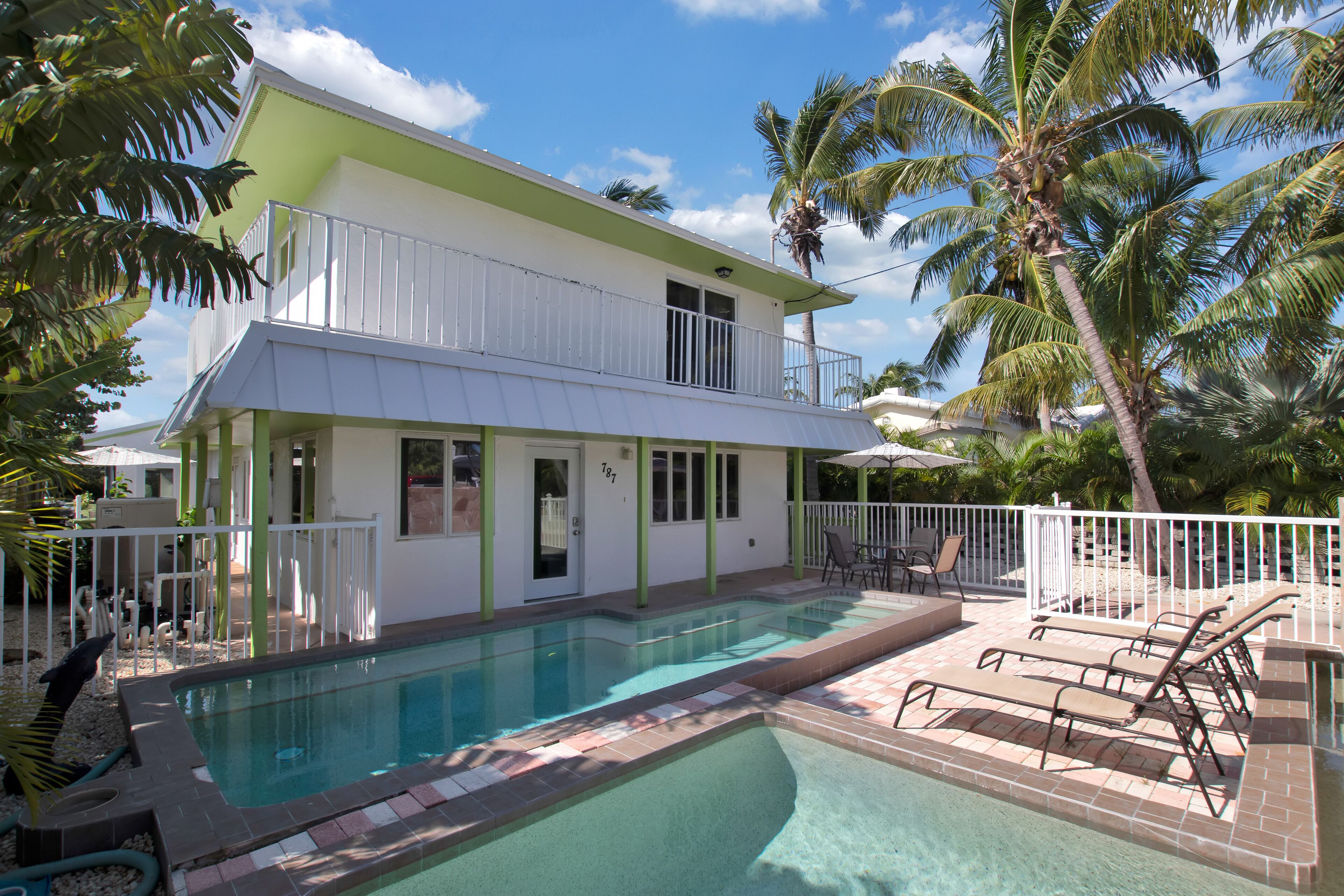 Relax and Enjoy Keys Style 3BR /3 B W/ Heated Pool and Canal