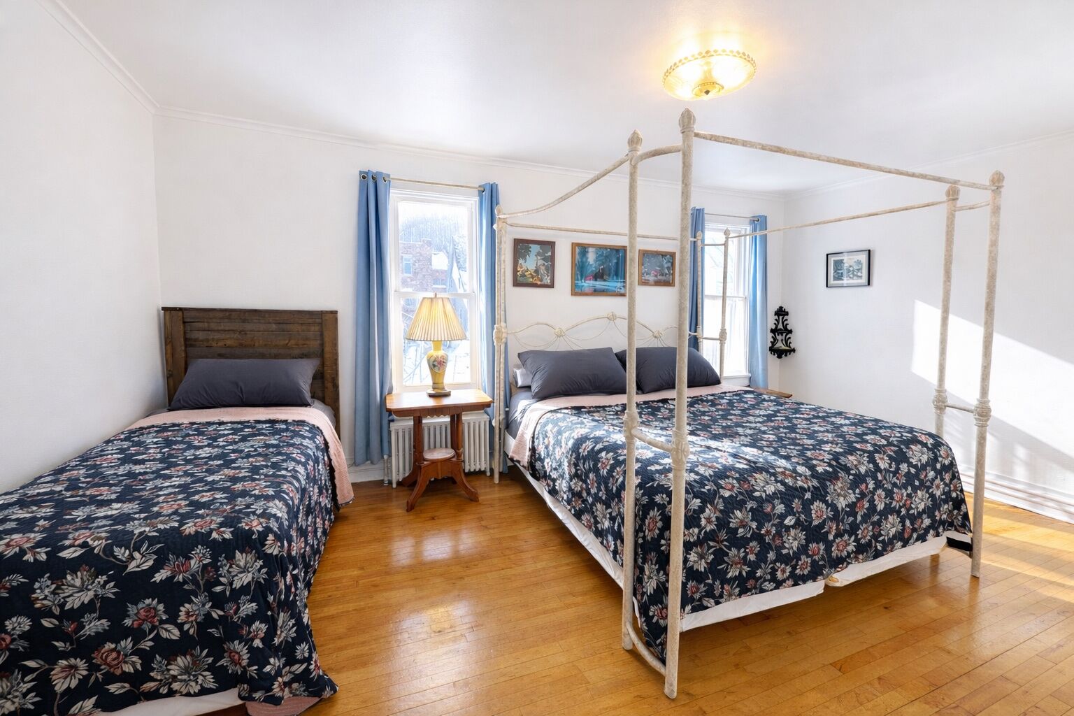 4 habitaciones, tabla de planchar con plancha, wifi y ropa de cama 