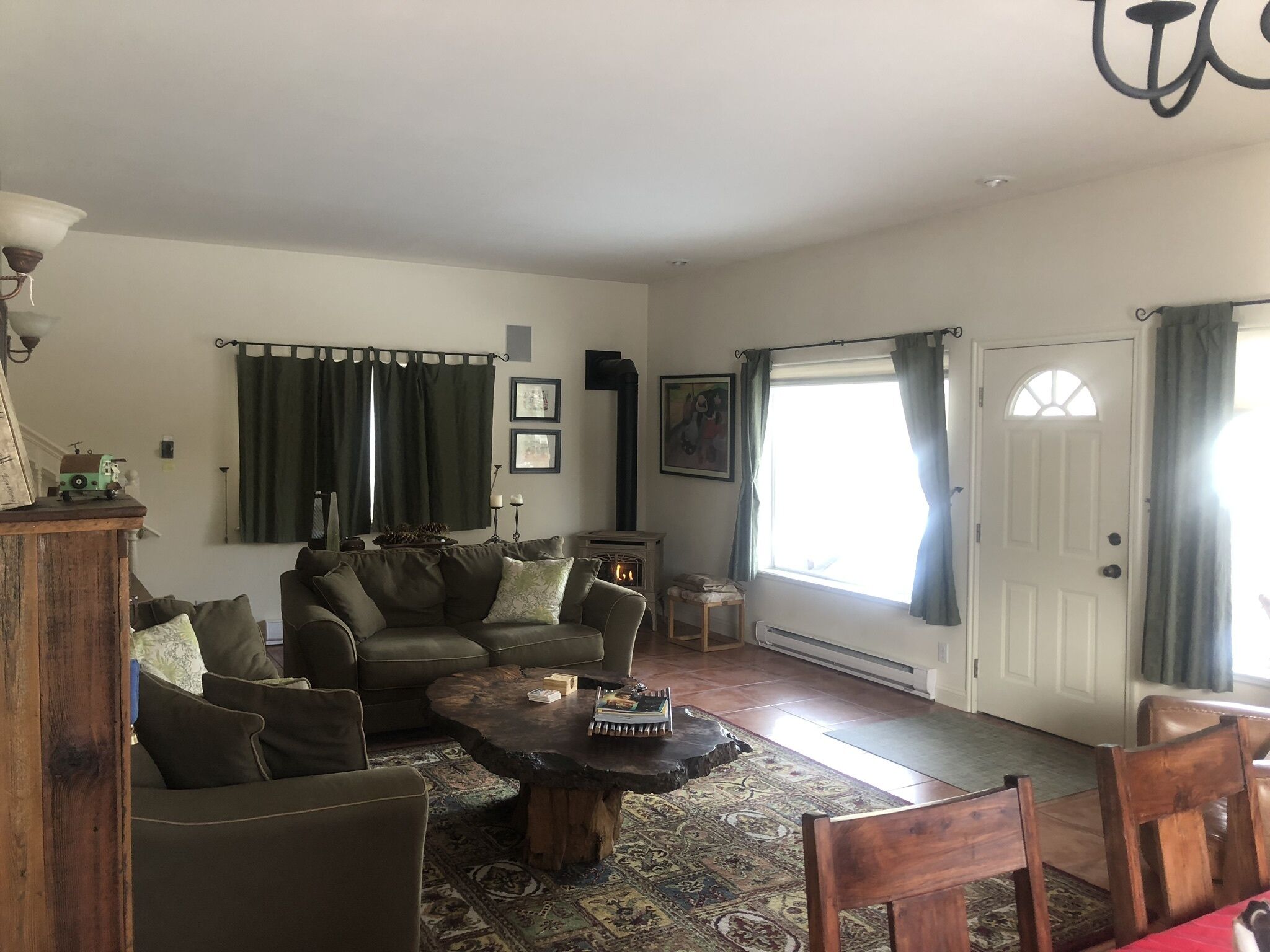 Beautiful mountain home with hot tub over looking Scriver Creek meadow.