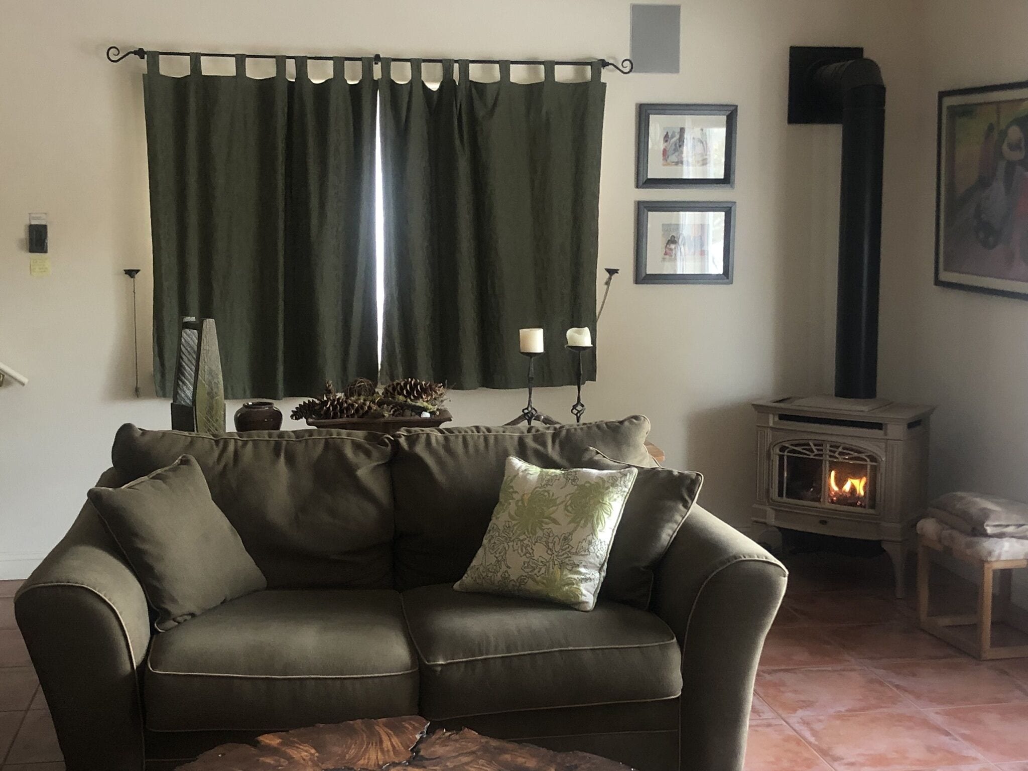 Beautiful mountain home with hot tub over looking Scriver Creek meadow.