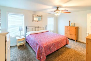 4 bedrooms, iron/ironing board, WiFi, bed sheets