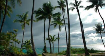 Vintage Beachfront Studio Apartment Right On Charley Young Beach