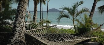 Vintage Beachfront Studio Apartment Right On Charley Young Beach