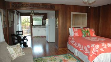 1 bedroom, desk, WiFi, bed sheets