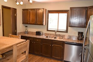 Fridge, microwave, oven, stovetop - Little Fanny - In Town - Pet Friendly! - Satellite - Gas Fireplace - Gas Grill - (Red River)