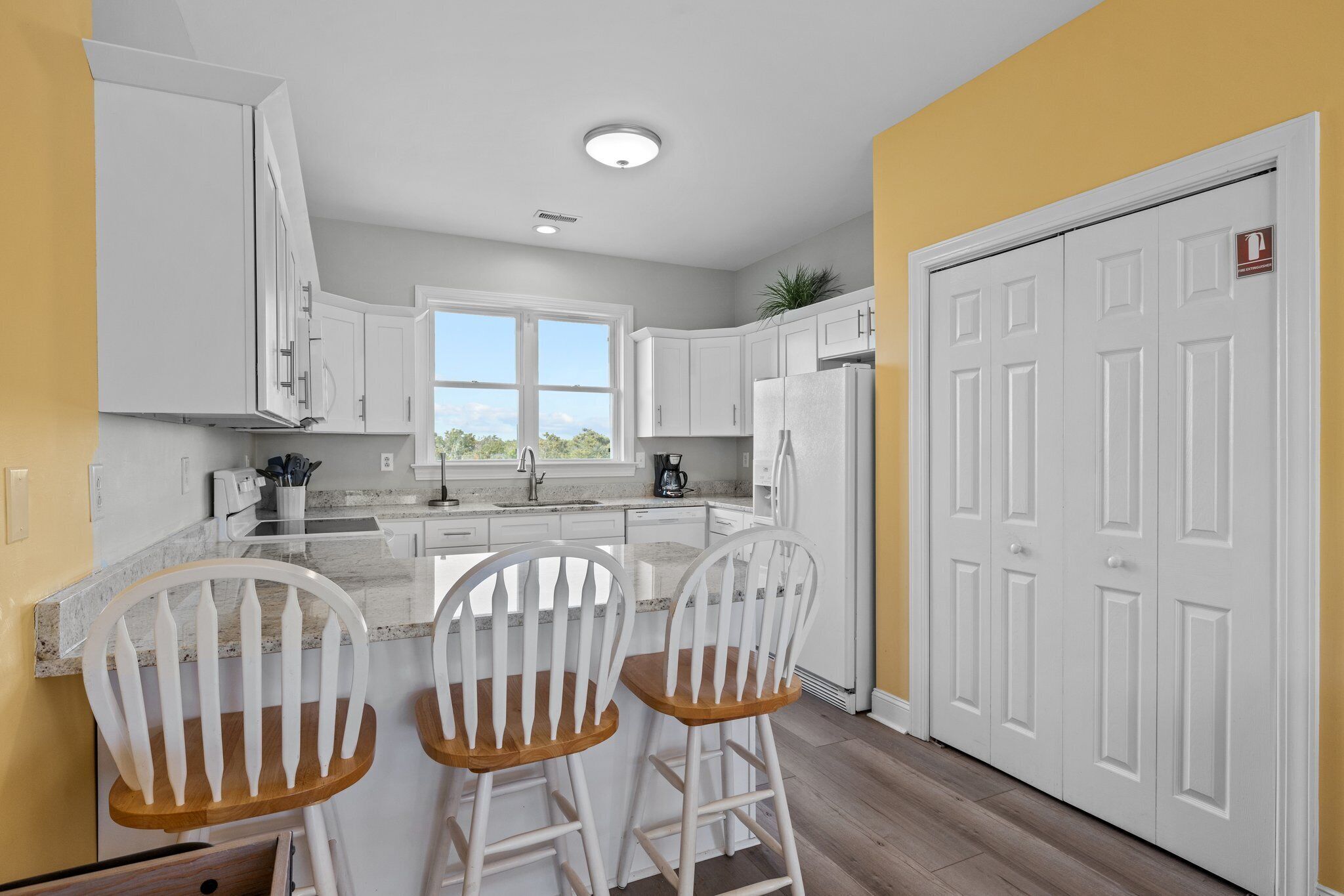 Duplex with outdoor elevator,golf cart,community pool access,Spinnaker's Reach