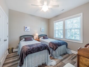 3 bedrooms, free WiFi, bed sheets - A Kure Cure | Views, Short Walk to Beach! (Kure Beach)
