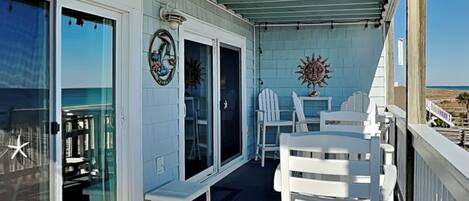 屋外ダイニングエリア