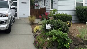 Unclassified image, 2 of 29, button - Spacious & Modern 1 Bedroom Bryant Retreat Near UW (Seattle)