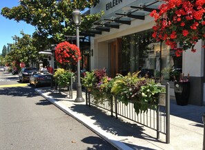 Exterior - Spacious & Modern 1 Bedroom Bryant Retreat Near UW (Seattle)