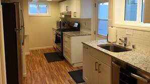 Unclassified image, 4 of 29, button - Spacious & Modern 1 Bedroom Bryant Retreat Near UW (Seattle)