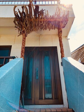 Property entrance - Kamakura Seaview Guesthouse Sun & Breeze (Kamakura)