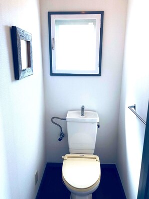 Free toiletries, hair dryer, slippers, towels - Kamakura Seaview Guesthouse Sun & Breeze (Kamakura)