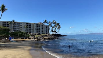 Beach nearby, sun-loungers, beach towels