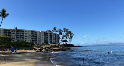 Perfect Getaway! Newly Updated Condo! Steps to Beach & Dining! Read our Reviews!