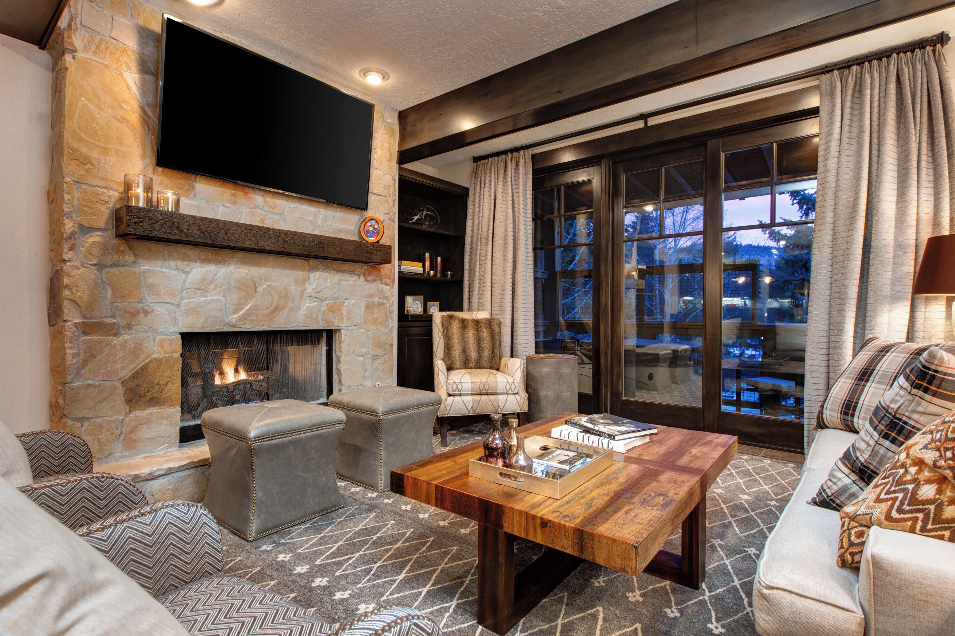 Smart-TV, peis, DVD-spiller og filmbibliotek