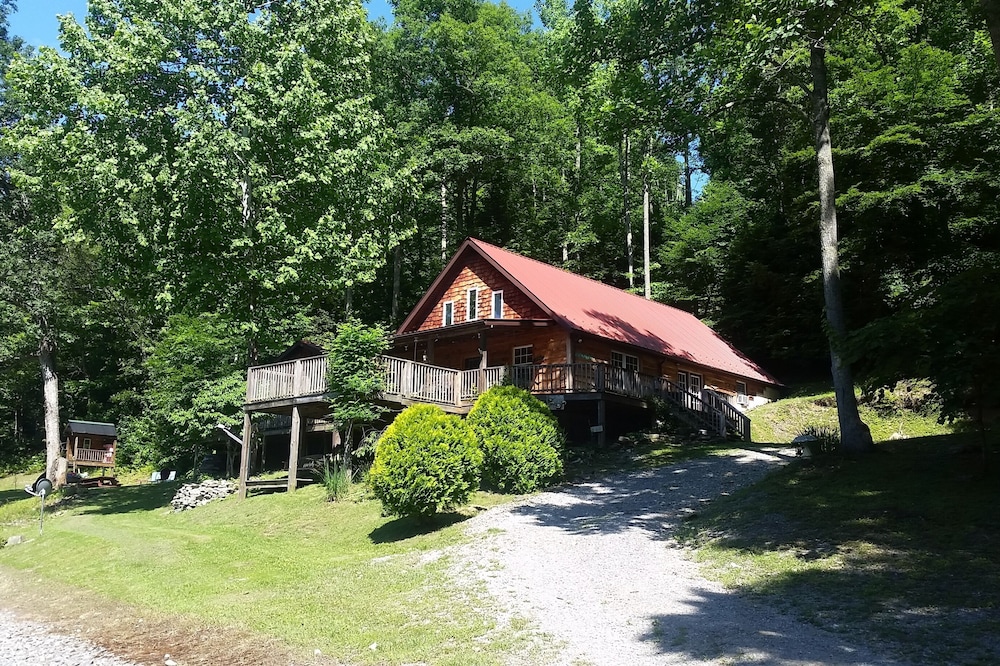 Paradise Cabin at Pardise in the Woods overlooking the Buckhannon River
