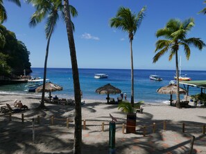 Beach nearby, sun-loungers, beach towels