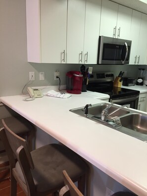 Fridge, microwave, oven, stovetop - Tidewater Unit #606 Nicely appointed 1 BD/1BA with built-in bunks Gulf front
 (Orange Beach)