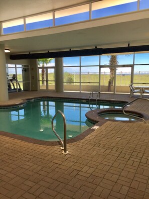 Indoor pool, outdoor pool - Tidewater Unit #606 Nicely appointed 1 BD/1BA with built-in bunks Gulf front
 (Orange Beach)