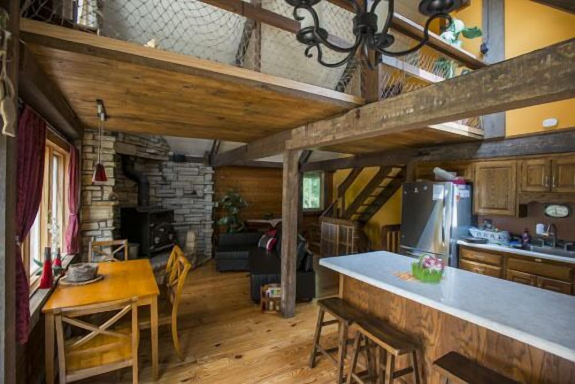 Lake MacBride Cabin & State Park! Near Amana Colonies, Iowa City & Cedar Rapids