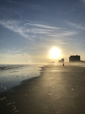 Aan het strand, ligstoelen aan het strand
