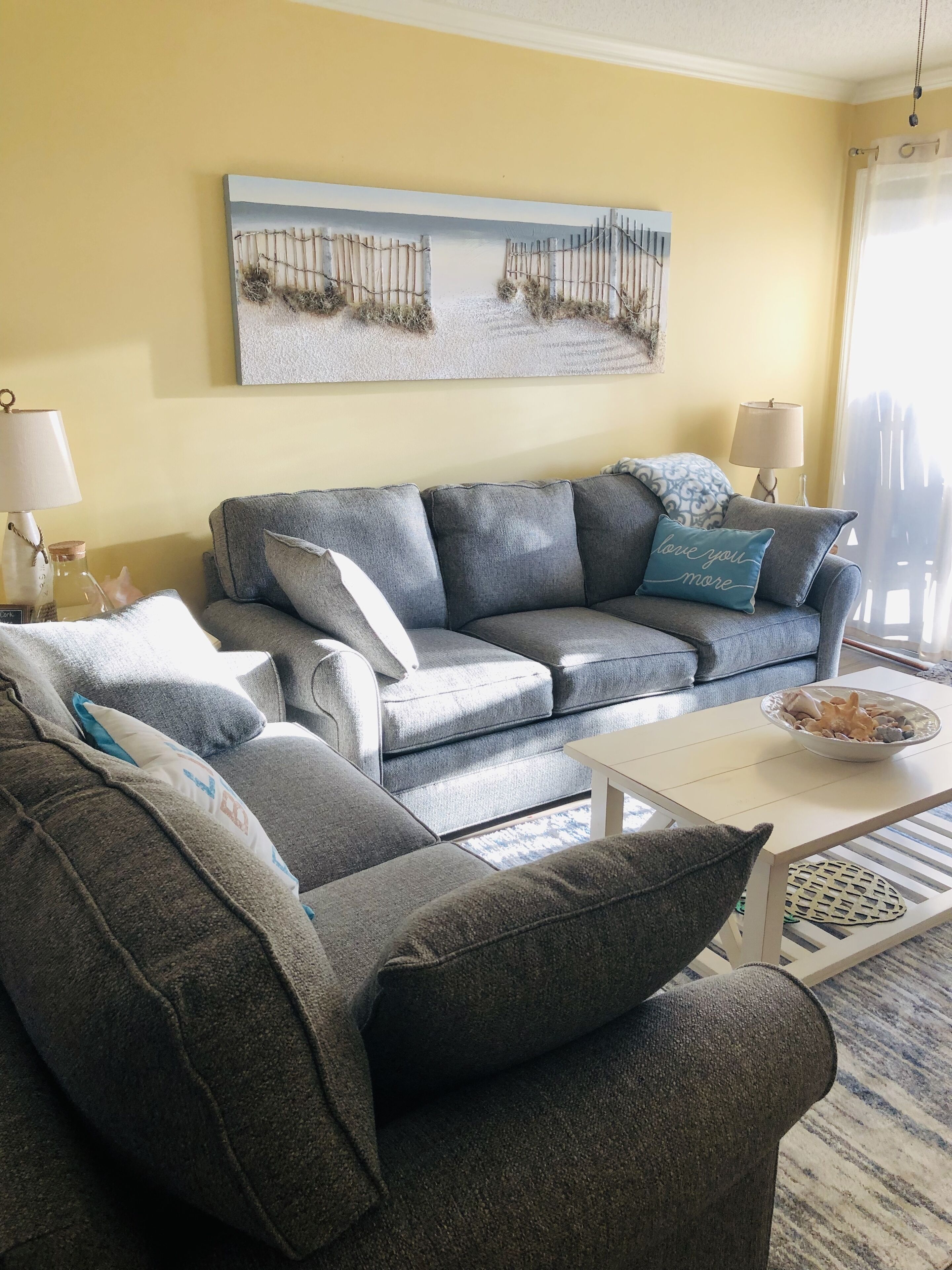 Oceanfront Condo w/ 2 pools, amazing views - immediate access to the beach!