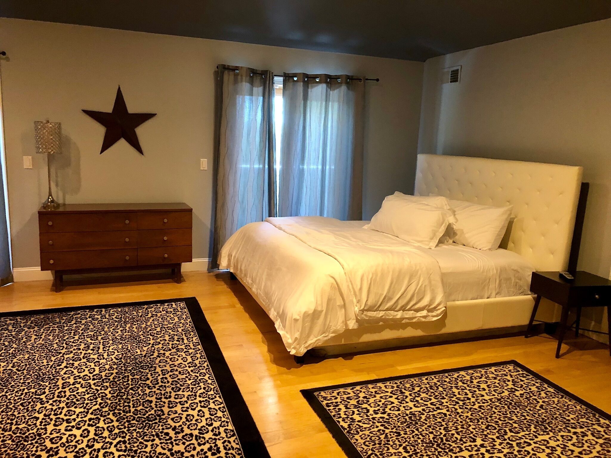 HUGE ,PRIVATE  MONTAUK RETREAT ! GREAT FOR FRIENDS AND FAMILY TO GATHER 