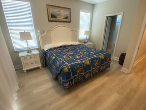 3 quartos, cofres nos quartos, Wi-Fi de cortesia, roupa de cama