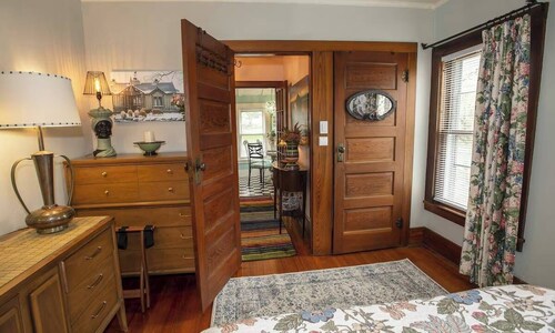 Hide-Away Apartment in the Heart of the Village, close to Inns, Spa