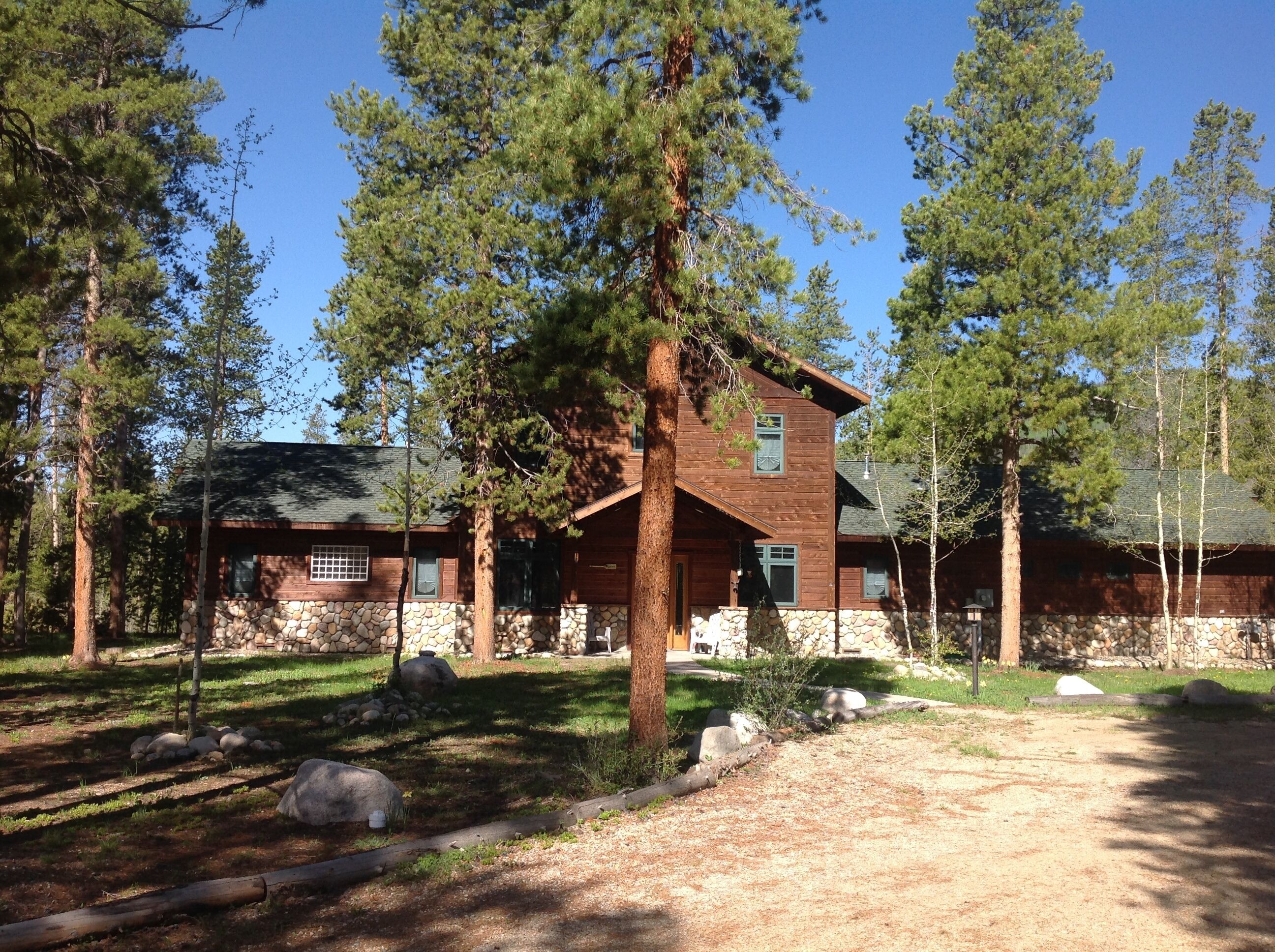Riverfront. 5 Beds, 3 Baths