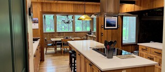 3 Bed/3 bath on Golf Course/Two Large decks/bikes/Includes 7 bikes/2100 sq ft/