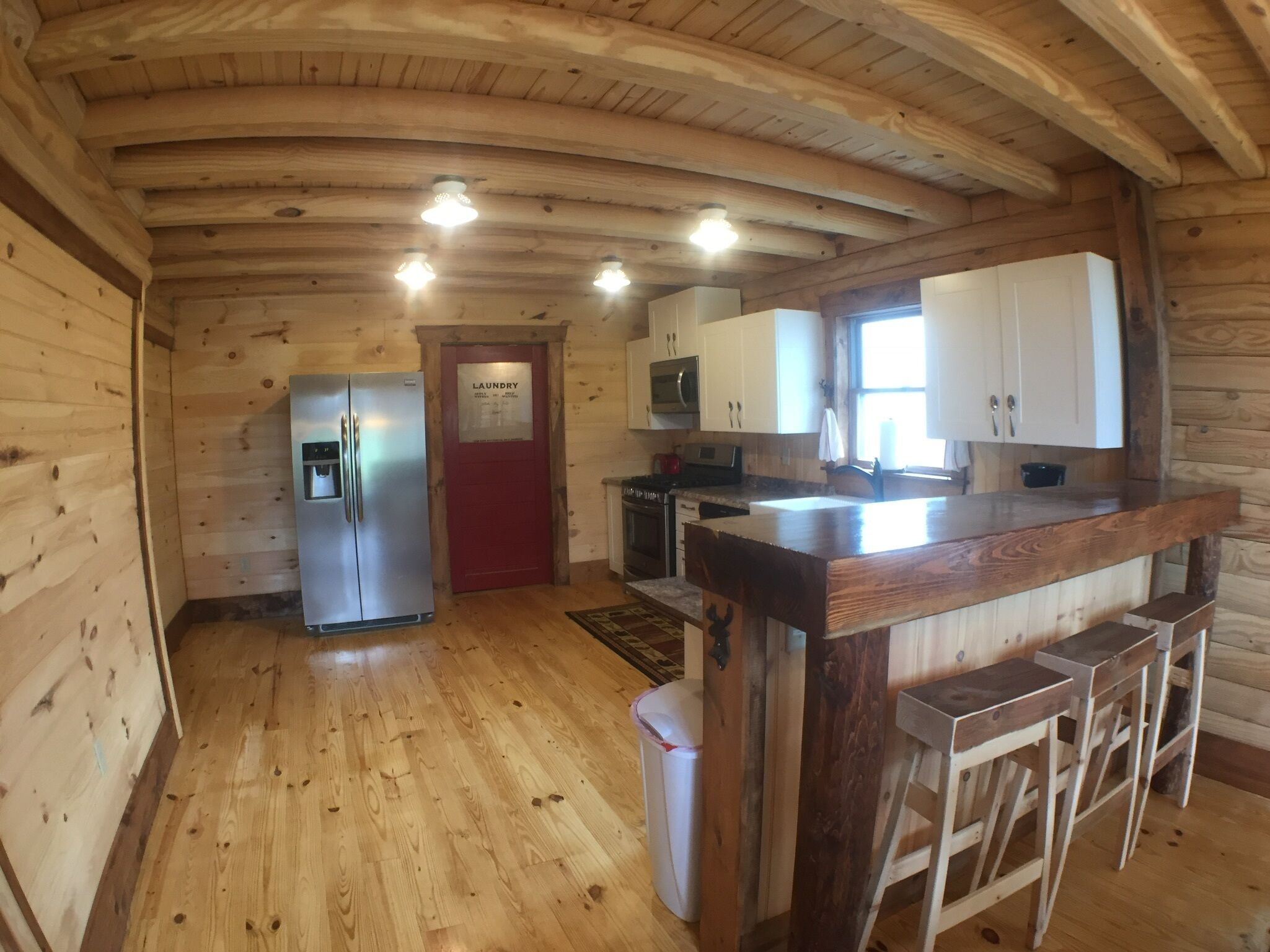 Gorgeous Log Home-Sleeps 12!