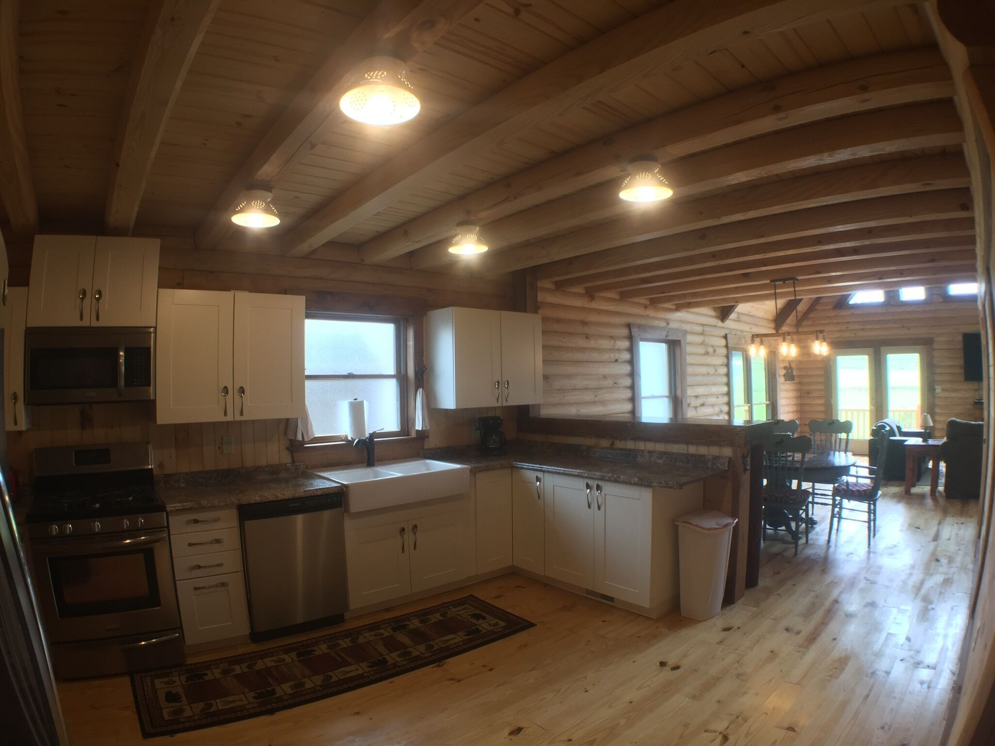 Gorgeous Log Home-Sleeps 12!