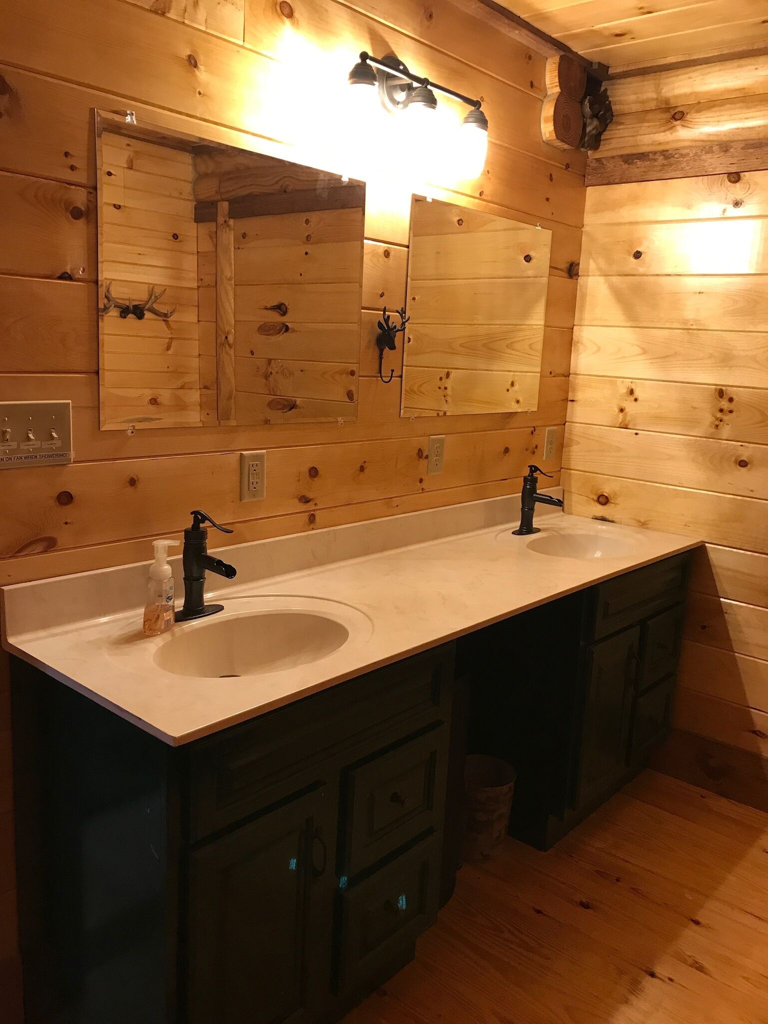 Gorgeous Log Home-Sleeps 12!