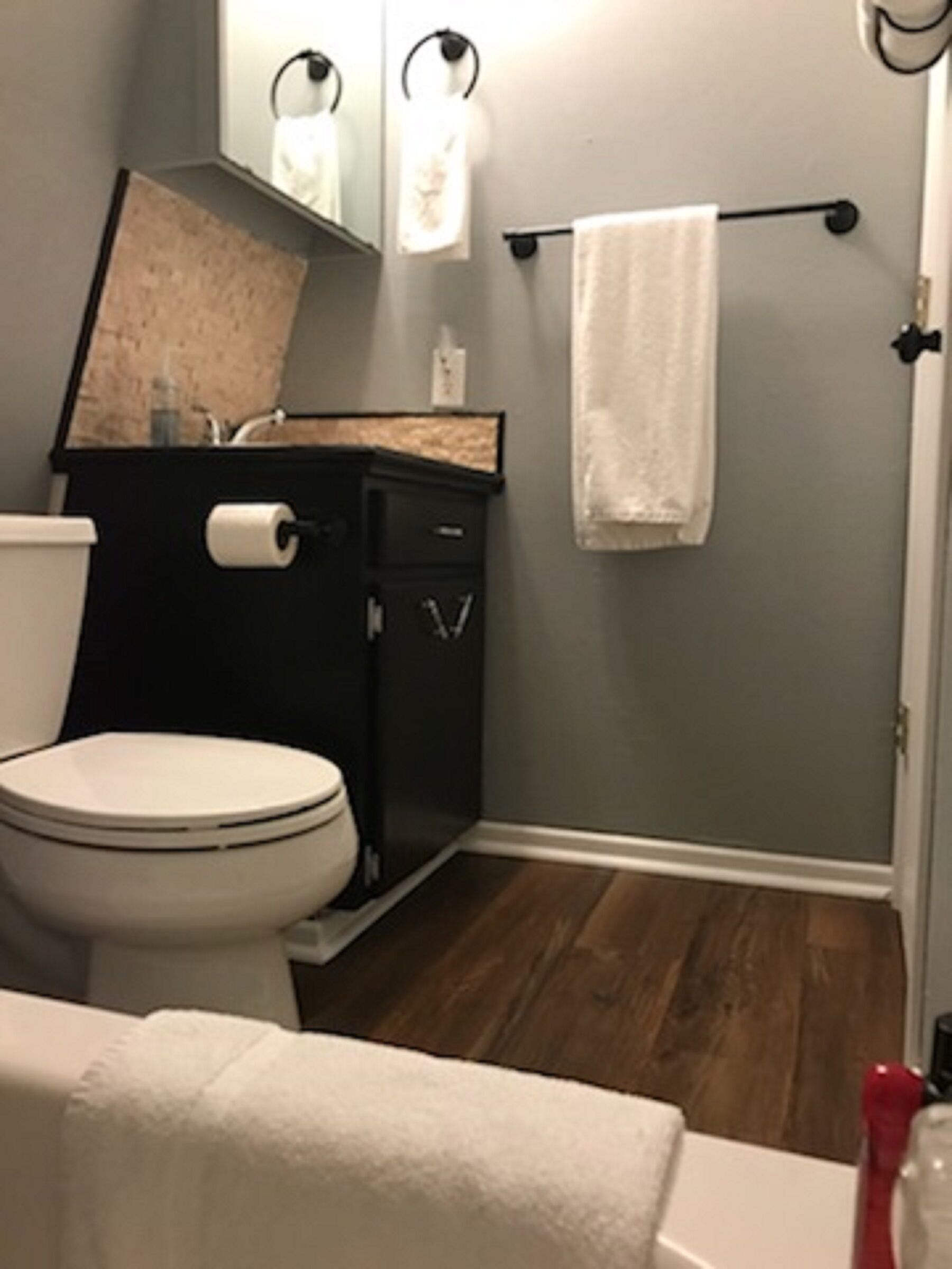 Cabin 3- Overlooks Yarborough Landing and Millwood Lake