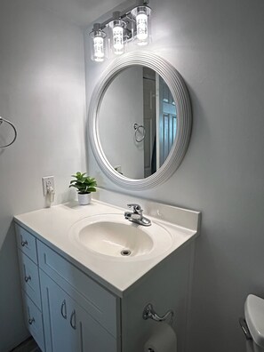 Hårføner, håndklær, såpe og toalettpapir