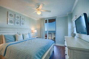 2 slaapkamers, een strijkplank/strijkijzer, reisbedje, gratis wifi