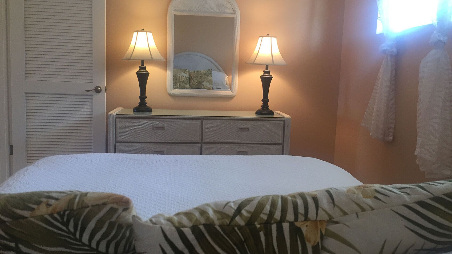 Oceanfront-Tropically Furnished Condo-Comfy