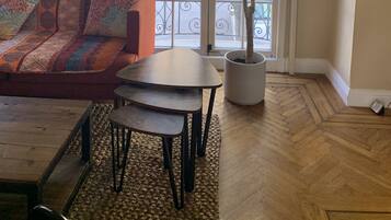 Smart TV, fireplace, foosball, books